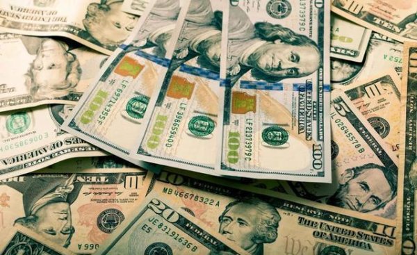 投资股票配资 巴菲特股东大会重磅发声：“炮轰”关税政策手握3470亿美元现金